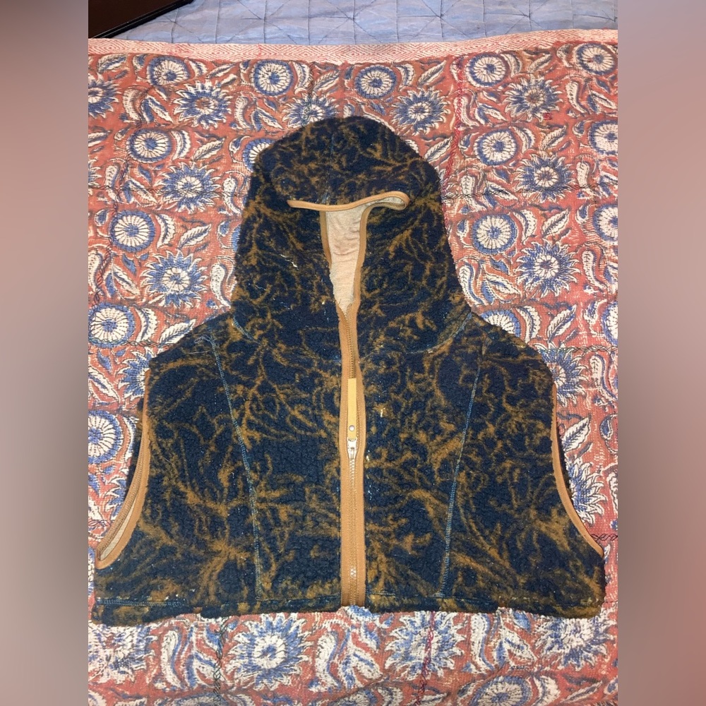 Prana - faux Sherpa vest, size M - blue and brown floral pattern